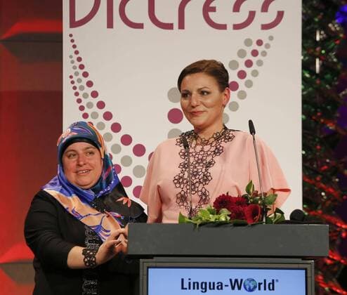 Birsen Kilic, Anne-Kathrin Carstensen (Preisträgerin Fuison Award), bei der Verleihung VICTRESS Award 2016 im Hotel Titanic Chausseestr. Berlin.