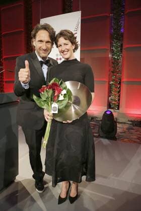 Falk-Willy Wild, Maxie Matthiesen (Preistraegerin VICTRESS Vital Award; Gruenderin Ruby Cup), bei der Verleihung VICTRESS Award 2016 im Hotel Titanic Chausseestr. Berlin.