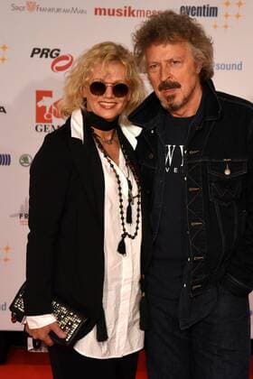 04.04..2016 xmfx Frankfurt am Main, Messe red carpet, Roter Teppich PRG Live Entertainment Award (LEA) 2016 BAP Wolfgang Niedecken und Ehefrau Tina Golemiewski