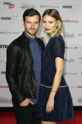 Daniel Grunenberg und Carolin Niemczyk (Glasperlenspiel) bei der Verleihung des PRG Live Entertainment Award 2016 in der Festhalle Frankfurt. Frankfurt am Main, 04.04.2016 Foto:xS.xGabschx xFuturexImage