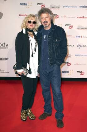 Wolfgang Niedecken mit Ehefrau Tina Golemiewski bei der Verleihung des PRG Live Entertainment Award 2016 in der Festhalle Frankfurt. Frankfurt am Main, 04.04.2016 Foto:xS.xGabschx xFuturexImage