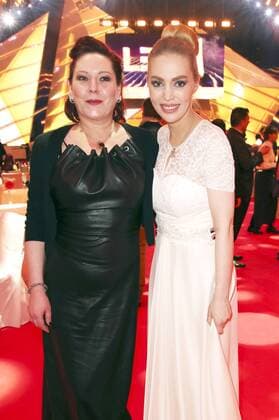 AnNa R. und Alexa Feser bei der Verleihung des PRG Live Entertainment Award 2016 in der Festhalle Frankfurt. Frankfurt am Main, 04.04.2016 Foto:xS.xGabschx xFuturexImage