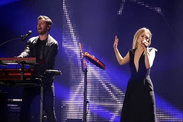 Daniel Grunenberg und Carolin Niemczyk (Glasperlenspiel) bei der Verleihung des PRG Live Entertainment Award 2016 in der Festhalle Frankfurt. Frankfurt am Main, 04.04.2016 Foto:xS.xGabschx xFuturexImage