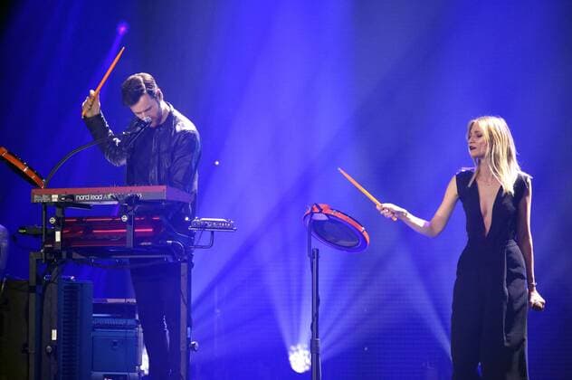 Daniel Grunenberg und Carolin Niemczyk (Glasperlenspiel) bei der Verleihung des PRG Live Entertainment Award 2016 in der Festhalle Frankfurt. Frankfurt am Main, 04.04.2016 Foto:xS.xGabschx xFuturexImage