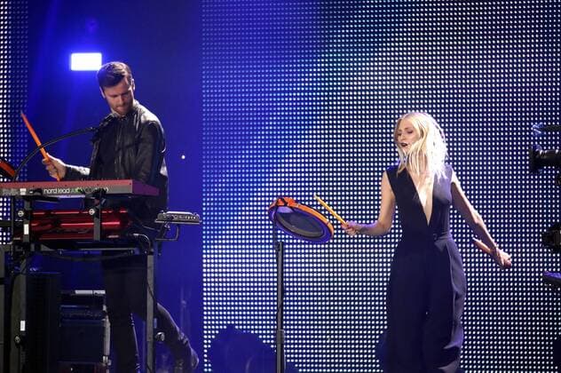 Daniel Grunenberg und Carolin Niemczyk (Glasperlenspiel) bei der Verleihung des PRG Live Entertainment Award 2016 in der Festhalle Frankfurt. Frankfurt am Main, 04.04.2016 Foto:xS.xGabschx xFuturexImage