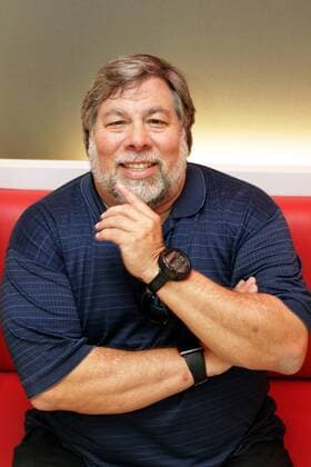 IMAGO History, 250 Jahre USA, Digitales Zeitalter: Entwicklung des Internets und Aufstieg von Silicon Valley Aug. 25, 2011 - Los Angeles, California, U.S - Apple co-founder Steve Wozniak on a telephone interview about the resignation of Apple CEO Steve Jobs in Los Angeles, CA, on August 25, 2011 - ZUMAa01_