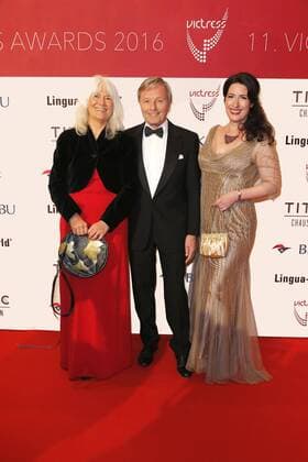 Edith Huland, Hartwig Huland, Sonja Fusati bei der Verleihung VICTRESS Award 2016 im Hotel Titanic Chausseestr. Berlin.