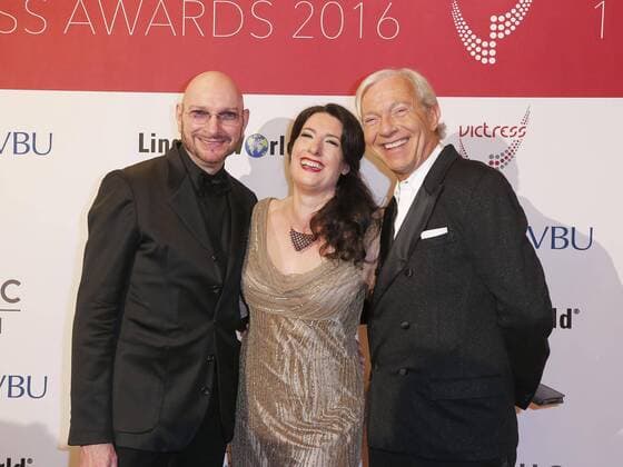 Ralph Morgenstern, Sonja Fusati, Jo Groebel bei der Verleihung VICTRESS Award 2016 im Hotel Titanic Chausseestr. Berlin.