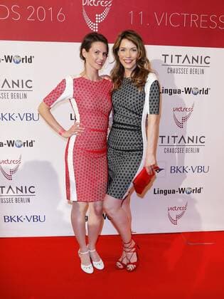 Kathrin Wrobel, Annett Moeller bei der Verleihung VICTRESS Award 2016 im Hotel Titanic Chausseestr. Berlin.