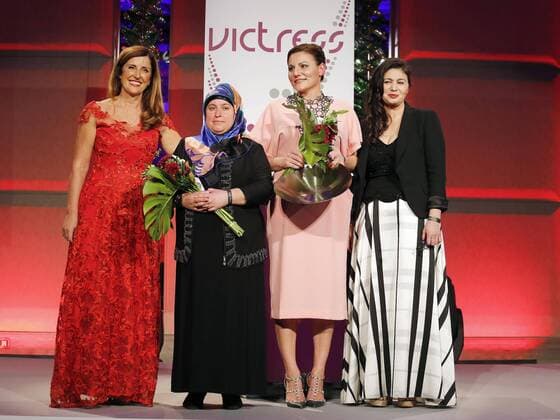 Nelly Kostadinova (Lingua World GmbH), Birsen Kilic, Anne-Kathrin Carstensen (Preisträgerin Fuison Award), Hatice Akyuen (Lingua World GmbH), bei der Verleihung VICTRESS Award 2016 im Hotel Titanic Chausseestr. Berlin.