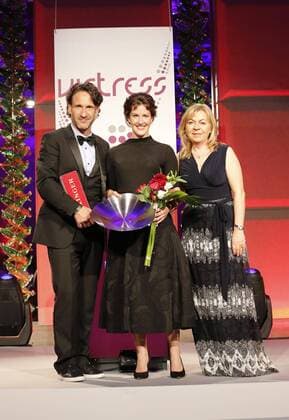 Falk-Willy Wild, Maxie Matthiesen (Preistraegerin VICTRESS Vital Award; Gruenderin Ruby Cup), Andrea Galle (Vorstaendin BKK-VBU) bei der Verleihung VICTRESS Award 2016 im Hotel Titanic Chausseestr. Berlin.