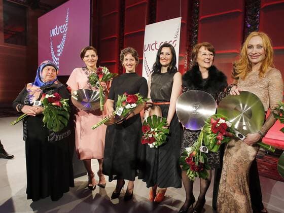 Gruppenfoto Preistraeger bei der Verleihung VICTRESS Award 2016 im Hotel Titanic Chausseestr. Berlin.