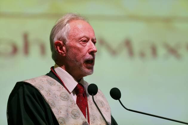 South African Literature Nobel Prize John Maxwell Coetzee receives the honorary doctorate of the Ibero American University in Mexico City, Mexico, 5 April 2016. EFE Jose Mendez LITERATURE NOBEL PRIZE MAXWELL COETZEE RECEIVES THE HONORARY DOCTORATE IN MEXICO !ACHTUNG: NUR REDAKTIONELLE NUTZUNG!  CDM003 20160405-635954906034316421