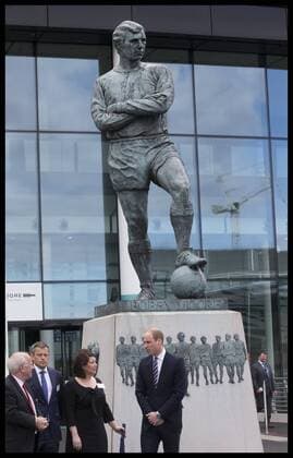 . 06 04 2016. London, United Kingdom. The Duke of Cambridge arriving for a lunch to mark his 10th Anniversary as President of the English Football Association at the Bobby Moore statue at Wembley Stadium in London.  xStephenxLockx xi-Imagesx IIM-12353-0008