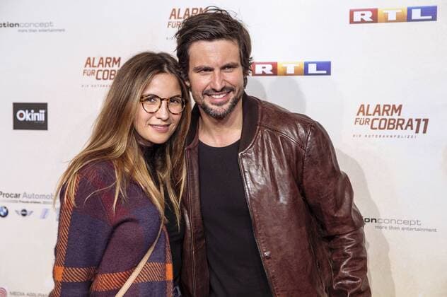 Tom Beck und Freundin Chryssanthi Kavazi bei der Premiere der 300. Folge Alarm für Cobra 11 zum Auftakt der neuen Staffel zum 20. Jahr der RTL TV-Serie im Cinedom. Köln, 05.04.2016 Foto:xC.xHardtx xFuturexImage