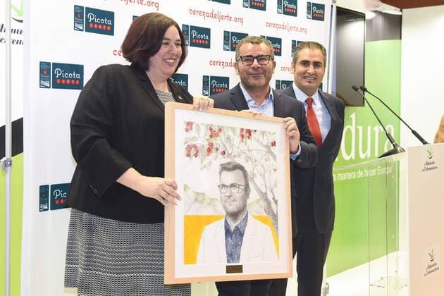 Jorge Javier Vazquez erhält den Picota del Jerte Preis in Madrid Jorge Javier Vazquez recibe el Premio Picota del Jerte en Madrid. 588 Diego Puerta Cordon Press Jorge Javier Vazquez receives the Picota del Jerte awards in Madrid. Cordon Press  DiegoxPuerta