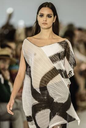 BELO HORIZONTE, MG - 04 06 2016: MINAS SPRING SUMMER TREND - Model during the parade of Grife Lino Villaventura during Minas Trend Spring Summer 2016.  Mour?oxPanda