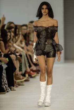 BELO HORIZONTE, MG - 04 06 2016: MINAS SPRING SUMMER TREND - Model during the parade of Grife Lino Villaventura during Minas Trend Spring Summer 2016.  Mour?oxPanda