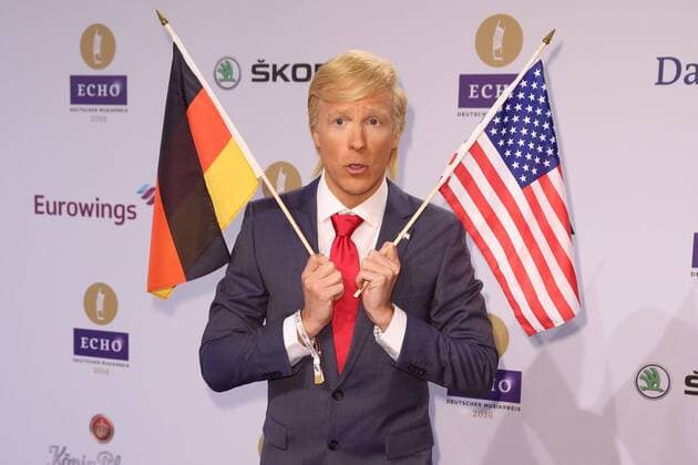 Themen der Woche Bilder des Tages Oliver Pocher verkleidet als Donald Trump bei der Verleihung vom Echo am 07.04.2016 in Berlin Echo Verleihung 2016 in Berlin 