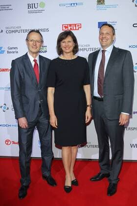 Klemens Kundratitz, Ilse Aigner, Florian Stadlbauer, Verleihung des Deutschen Computerspielpreis 2016 in der BMW Welt in Muenchen am 07.04.2016