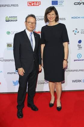 Prof.Klaus Schaefer, Ilse Aigner, Verleihung des Deutschen Computerspielpreis 2016 in der BMW Welt in Muenchen am 07.04.2016