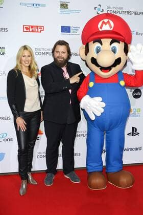 Antoine Monot jr. mit Lebensgefaehrtin Stefanie Sick, Verleihung des Deutschen Computerspielpreis 2016 in der BMW Welt in Muenchen am 07.04.2016