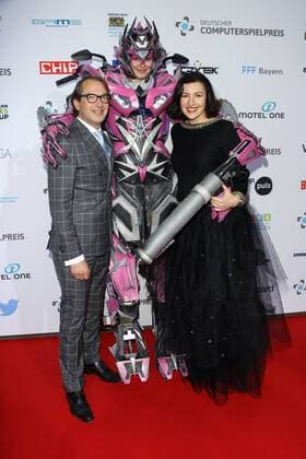 Alexander Dobrindt, Dorothee Baer, Verleihung des Deutschen Computerspielpreis 2016 in der BMW Welt in Muenchen am 07.04.2016