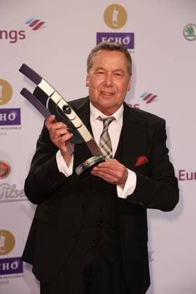 Preisträger Roland Kaiser bei der Verleihung vom Echo am 07.04.2016 in Berlin Echo Verleihung 2016 in Berlin- Preistraeger Gewinner 