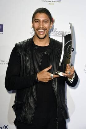 Andreas Bourani mit dem Echo für den besten Künstler national Rock Pop bei der 25. Verleihung des Echo 2016 in der Messe Berlin. Berlin, 07.04.2016 Foto:xFredericx xFuturexImage