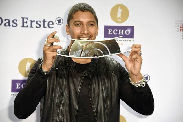 Andreas Bourani mit dem Echo für den besten Künstler national Rock Pop bei der 25. Verleihung des Echo 2016 in der Messe Berlin. Berlin, 07.04.2016 Foto:xFredericx xFuturexImage