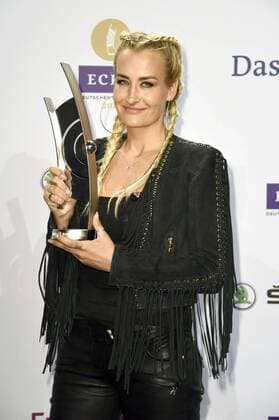 Sarah Connor mit dem Echo für die beste Künstlerin national Rock Pop bei der 25. Verleihung des Echo 2016 in der Messe Berlin. Berlin, 07.04.2016 Foto:xFredericx xFuturexImage