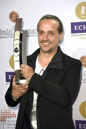 Alex Christensen mit dem Echo für den des Jahres bei der 25. Verleihung des Echo 2016 in der Messe Berlin. Berlin, 07.04.2016 Foto:xFredericx xFuturexImage