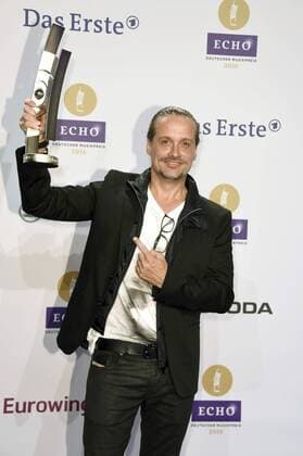 Alex Christensen mit dem Echo für den des Jahres bei der 25. Verleihung des Echo 2016 in der Messe Berlin. Berlin, 07.04.2016 Foto:xFredericx xFuturexImage