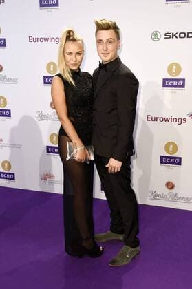 Dagi Bee mit Freund Eugen Kazakov bei der 25. Verleihung des Echo 2016 in der Messe Berlin. Berlin, 07.04.2016 Foto:xFredericx xFuturexImage