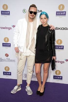 Robin Schulz mit Begleitung bei der 25. Verleihung des Echo 2016 in der Messe Berlin. Berlin, 07.04.2016 Foto:xFredericx xFuturexImage