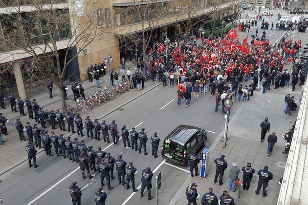 Themen der Woche Ausschreitungen bei Kurdendemo in Stuttgart - Scheibe an Polizeifahrzeug zerstört Ausschreitungen bei Kurdendemo in Stuttgart Weitere Bilder folgen Stuttgart, Baden-Württemberg, Germany, Europa Copyright: 7aktuellx xFlorianxGerlach