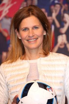 Katrin Müller-Hohenstein bei dem ZDF Fototermin zur Fussball-Europameisterschaft 2016 in Frankreich (vom 10.06.- 10.07.2016) am 11.04.2016 in Berlin ZDF Fototermin zur Fussball-EM 2016 in Berlin 