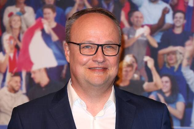 Oliver Welke bei dem ZDF Fototermin zur Fussball-Europameisterschaft 2016 in Frankreich (vom 10.06.- 10.07.2016) am 11.04.2016 in Berlin ZDF Fototermin zur Fussball-EM 2016 in Berlin 