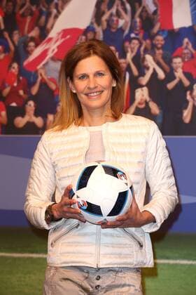 Katrin Müller-Hohenstein bei dem ZDF Fototermin zur Fussball-Europameisterschaft 2016 in Frankreich (vom 10.06.- 10.07.2016) am 11.04.2016 in Berlin ZDF Fototermin zur Fussball-EM 2016 in Berlin 