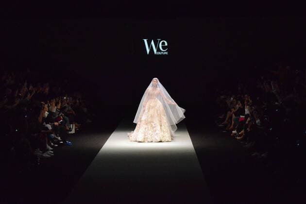 Shanghai Fashion Week - We Couture Modenschau (160411) -- SHANGHAI, April 11, 2016 -- A model presents a creation of We Couture 2016 Autumn Winter Collection during the Shanghai Fashion Week in Shanghai, east China, April 11, 2016. )(mcg) CHINA-SHANGHAI-FASHION WEEK (CN) YuanxJing 