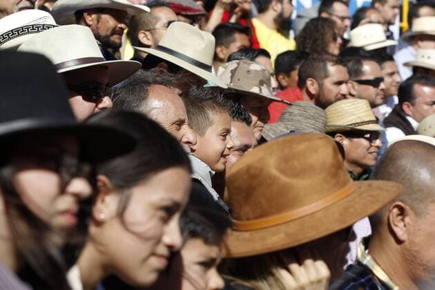 Stierkampf im Plaza Monumental in Tijuana, Mexiko April 10, 2016 - Tijuana, MEXICO - TIJUANA, April 10, 2016 People watch bullfighting at the Plaza Monumental in Tijuana, Mexico on Sunday, April 10, 2016. -Mandatory Photo Credit: Photo by Hayne Palmour IV San Diego Union-Tribune, LLC Tijuana MEXICO - ZUMAs44_