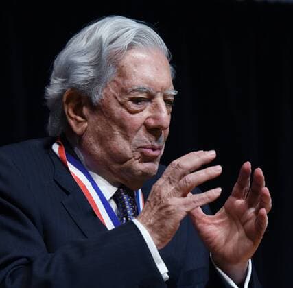 Peruvian Literature Nobel Prize Mario Vargas Llosa (L) talks about his life and work after receiving the Living Legend award at the US Congress Library in Washington, DC, United States. THE LIBRARY OF THE US CONGRESS GRANTS VARGAS LLOSA THE LIVING LENEGD AWARD !ACHTUNG: NUR REDAKTIONELLE NUTZUNG!  WAS006 20160412-635960243436508641