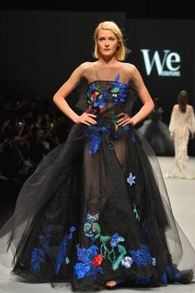 SHANGHAI, April 11, 2016 -- A model presents a creation of We Couture 2016 Autumn Winter Collection during the Shanghai Fashion Week in Shanghai, east China, April 11, 2016. ) (yxb) CHINA-SHANGHAI-FASHION WEEK (CN) GuoxChangyao 