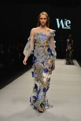 SHANGHAI, April 11, 2016 -- A model presents a creation of We Couture 2016 Autumn Winter Collection during the Shanghai Fashion Week in Shanghai, east China, April 11, 2016. ) (yxb) CHINA-SHANGHAI-FASHION WEEK (CN) GuoxChangyao 
