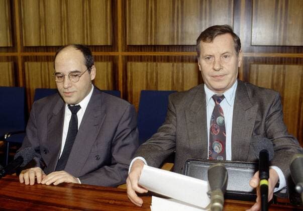 Gregor GYSI , PDS , und Lothar BISKY , Vorsitzender der PDS , Maerz 1993 Gregor GYSI , PDS , and Lothar BISKY , Chairman of PDS party , March 1993