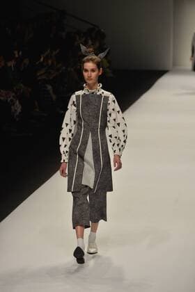 SHANGHAI, April 12, 2016 -- A model presents a creation by designer Han Lulu during the Shanghai Fashion Week in Shanghai, east China, April 12, 2016. ) (ry) CHINA-SHANGHAI-FASHION WEEK (CN) GuoxChangyao 