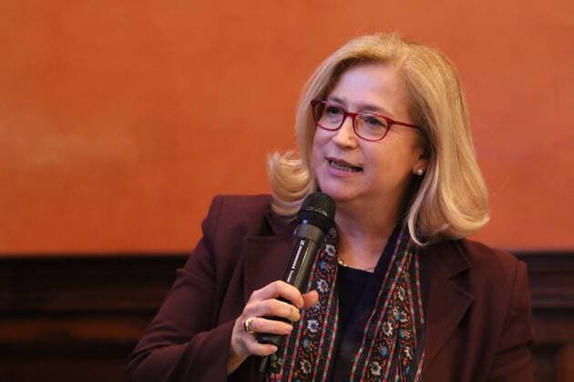Italy: Minister of Defence Roberta Pinotti awarded the Premio Napoli Cittˆ di Pace Donatella Totta during the eighth edition of the Premio Napoli Cittˆ di Pace. Roberta Pinotti awarded the eighth edition of the Premio Napoli Cittˆ di Pace.  SalvatorexEsposito