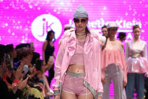 A model presents the creations of Mexican firm Janette Klein during a Mercedes Benz Mexico Fashion Week Fall Winter 2016 show in Mexico City, Mexico, 13 April 2016. EFE Mario Guzman MEXICO FASHION WEEK AUTUMN WINTER 2016 !ACHTUNG: NUR REDAKTIONELLE NUTZUNG!  SMX001 20160414-635961971490184433