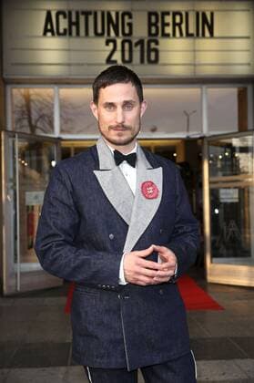 Clemens Schick bei der Eröffnung des Filmfestivals achtung berlin - new berlin film award mit dem Film Mann im Spagat: Pace, Cowboy, Pace im Kino International. Berlin, 13.04.2016 Foto:xS.xGabschx xFuturexImage