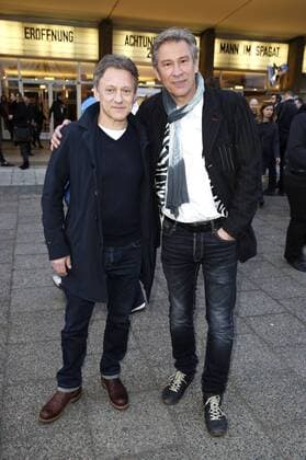 Axel Pape und Michael Kind bei der Eröffnung des Filmfestivals achtung berlin - new berlin film award mit dem Film Mann im Spagat: Pace, Cowboy, Pace im Kino International. Berlin, 13.04.2016 Foto:xS.xGabschx xFuturexImage